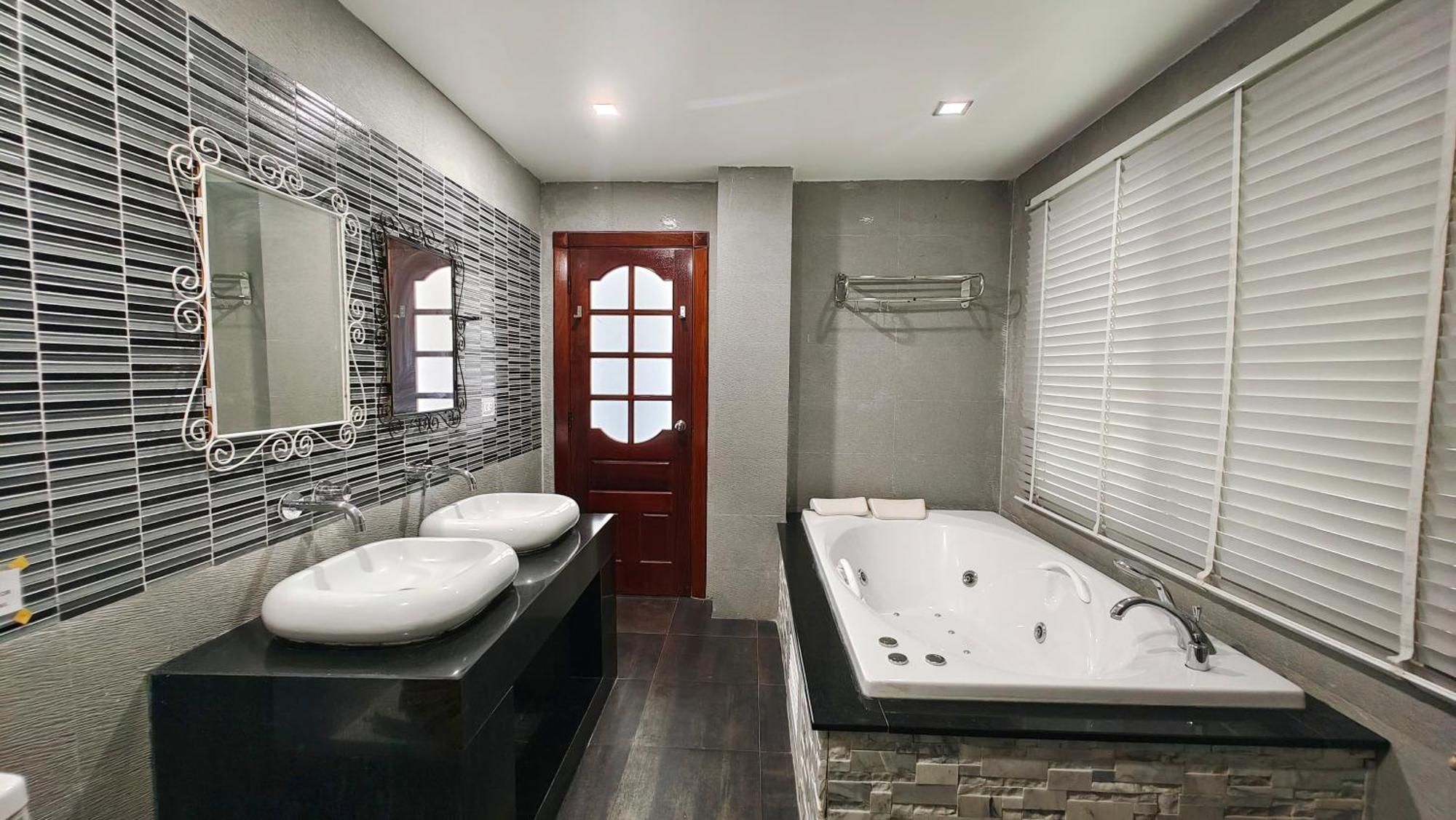 Villa: Oceanview Pool With Thai Hospitality विला